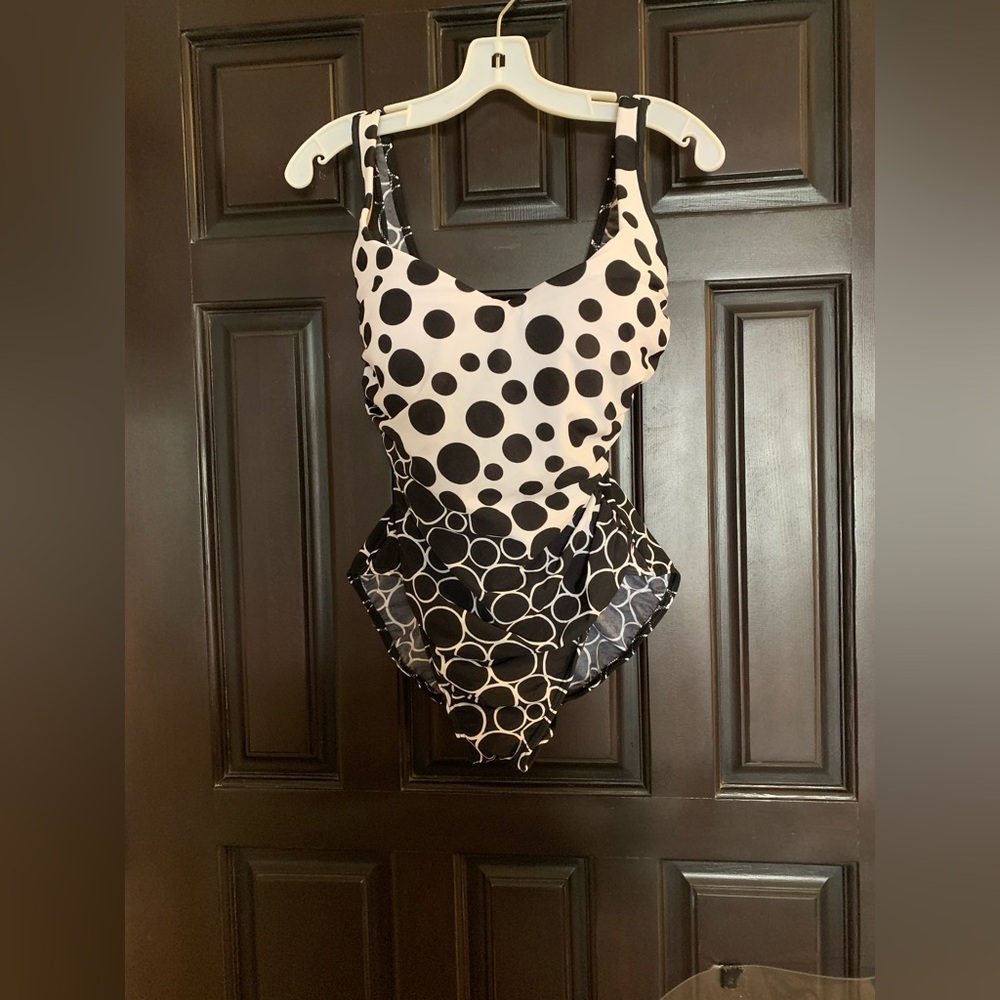 Miraclesuit - Black/White Swimsuit Size 12 NWOT